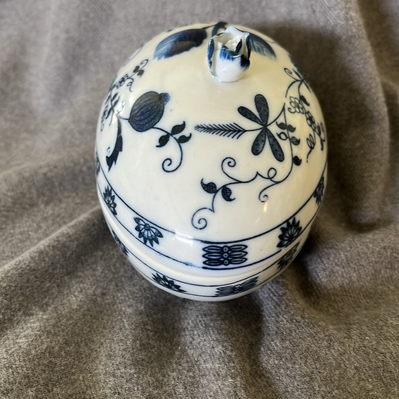 Vienna Woods Blue & White Fine China Oval Trinket Box - Picture 5 of 10